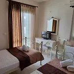 Seaside Retreats - Serenity By The Pool *