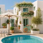 Seaside Retreats - Serenity By The Pool شقة
