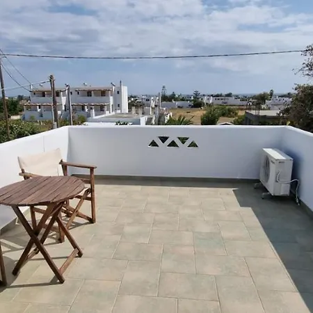 Seaside Retreats - Serenity By The Pool Apartment